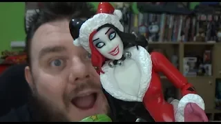 Holiday Harley Quinn DC Collectibles Designer Series Amanda Connor Action Figure Review