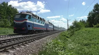 Электровоз ЧС7-049 с поездом № 025 Москва - Минск