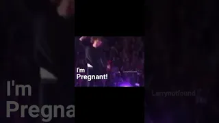 Harry Styles out of nowhere in the middle of a song "I'M PREGNANT!!"
