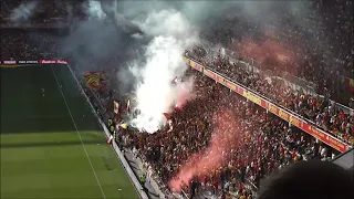 RC Lens - LOSC Lille : Hissez Haut les drapeaux + Pyro Tribune Marek 2021/2022 L1