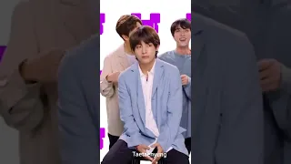 Taehyung slapped Jungkook for making him laugh😂😂😂