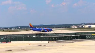 American Airlines md88 landing at San Antonio Airport