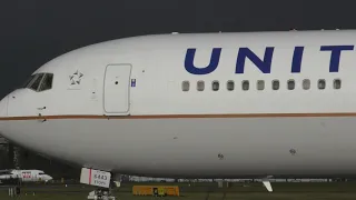 INSANE POWER United 767 300 Turn And Burn Stunning Take-off And Smoky Departure POWER ! with Atc