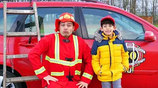 Jason Explora los Camiones de Bomberos para niños