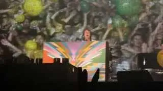 Paul McCartney 2013 - Paul após 'Live And Let Die'/ Hey Jude [Fortaleza 9/5/13; OUT THERE! BRAZIL]