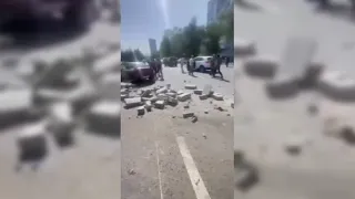 Крупное ДТП в Алматы: грузовик вылетел на встречку