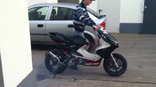 Yamaha Aerox / Hebo Manston goes Wheelie