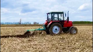 Весняна оранка кукурузи,я в шоці- щось із цього вийшло