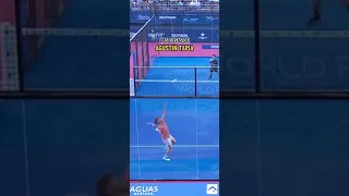 🤯🤯 La magia de Agustin Tapia en mitad de un partido | PADEL