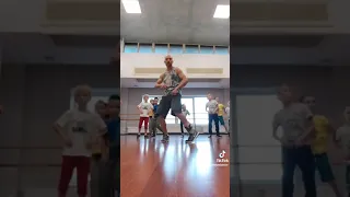 ТАНЦЫ ДЛЯ НОВИЧКОВ.  ОБУЧЕНИЕ ТАНЦАМ ИЗ ТРЕНДОВ ТИК ТОК #ХИПХОП #ТИКТОК #HIPHOP #DANCE #SHORTS