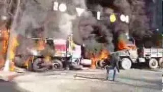 ПОСЛЕДНИЕ НОВОСТИ ВИДЕО ДНЯ Горит техника Беркута 18 02 2014 BERKUT TRUCKS ON FIRE! Евромайдан Киев