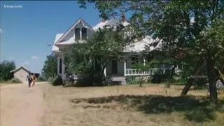 You can dine inside the Texas Chainsaw Massacre home in Kingsland | KVUE