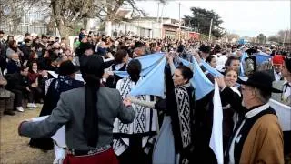 Baile del Pericón en la Fiesta Patria del 9 de Julio en Batán - Argentina