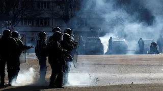 Сотни задержанных в Париже. Лион накрыло волной протестов. Беспорядки охватывают все города Франции