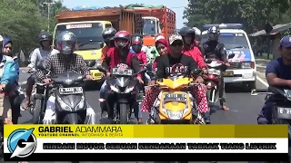 MOBIL KIJANG HINDARI MOTOR TABRAK TIANG LISTRIK