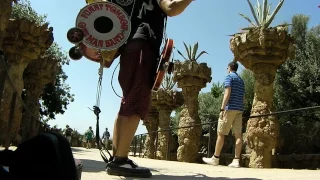 Funny Tombow One Man Band plays Beatles  - Let It Be in Barcelona