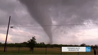 Tornado Alley - Season 2: Caught in the Funnel