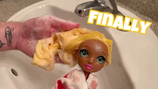 Cleaning up second hand rainbow high dolls (doll hair washing for beginners)