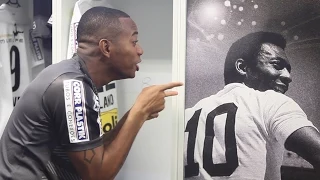 Robinho e Pelé conversam antes da final