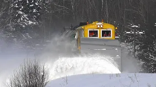 Поезд снегоочиститель / Train snow plowing action 2