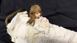 Bed with Mother & Baby Automaton