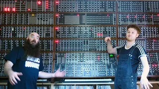 Checking out a Massive Home Made Synthesizer and Other Mad Inventions