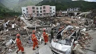 Cina: il premier Li Keqiang in visita nelle zone terremotate