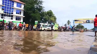 MVUA ILIYONYESHA MFULULIZO ZAIDI YA SAA TANO MWANZA YAZUA TAHARUKI/WATU WA USAFIRIWALIA KUKOSAHESABU