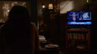 The Flash: S2E23 - Barry & Iris Kiss/ Barry Travels Back In Time To Save His Mom