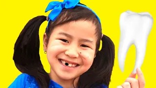 Jannie Pretend Play Loose Tooth | Funny Kid Video about The Tooth Fairy