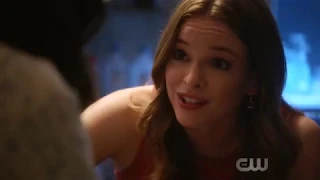 The Flash 5x05 - Snowbarry (Barry & Caitlin) Scenes/Reaction/Crack