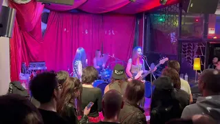 Smalltown Tigers - Live @ SidroClub 07/05/22 - "The Bitch" + "Blitzkrieg Bop"