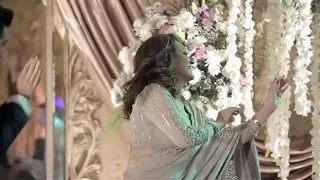 Must Watch Bushra Ansari dancing at Urwa Farhan wedding Mehndi Dance