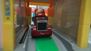 Disney Cars 3 Mack Truck Car Wash Play Toys 디즈니 카 3 맥 트럭 세차장 장난감 놀이