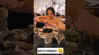 ЖЕНЯ МЕДВЕДЕВА ПОСЛЕ ЦЕРЕМОНИИ С ПОДРУГАМИ ОТВЕДАЛА УСТРИЦ 😋 #евгениямедведева #тикток #shorts