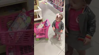 Fazendo compras na loja de brinquedos Parte 2