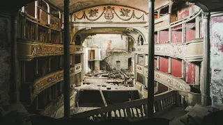 Abandoned Classical Theater doomed to rot | Urbex Lost Places Italy