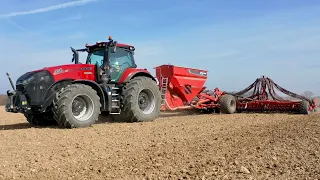 CASE IH Magnum AFS Connect 380CVXDrive and seed drill KVERNELAND DG II 12000