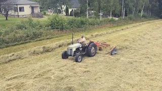 Strängar hö och ser över löspress 2020