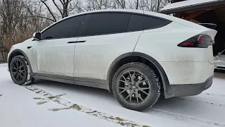 Tesla Model X Plaid. Snow, freezing temps, ice. Daily driving a Tesla in freezing winter conditions!