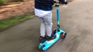Kids 3 wheel Scooter with light up Wheels
