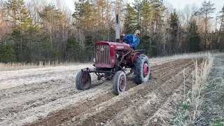 Farmall 140 Laying off Rows