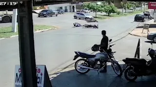Acidente envolvendo duas motos deixa um gravemente ferido