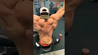 Damn he have  massive ripped back 😈 insane physique 🔥