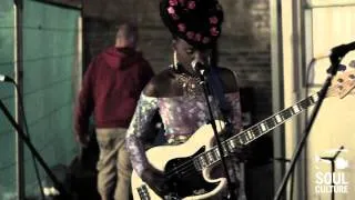 Paul McCartney, Shingai Shoniwa, Marques Toliver jam backstage Africa Express London