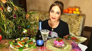 MUKBANG Селедка под шубой, бутерброды с семгой и красной икрой, шампанское