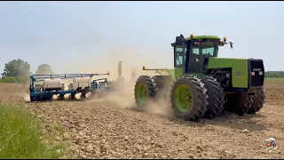 Planting Corn near Wooster Ohio | Steiger Puma 1000 Tractor & 16 Row Kinze Planter