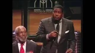 Dr. E. Dewey Smith, Jr. sings "I am Redeemed" by Jessy Dixon during Communion