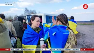 ВЕЛИКИЙ ОБМІН: з російського полону повернули ще 100 захисників та захисниць