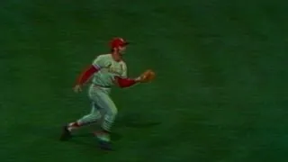 1971 ASG: Joe Torre makes catch across infield